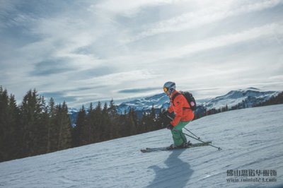 來看啦喂！教你如何選購滑雪服